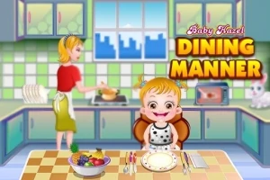 Bé gái ngồi trước bàn ăn với bữa ăn chuẩn bị, trong khi người phụ nữ đang nấu ăn trong bếp