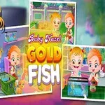 Một bé gái cầm máy ảnh đứng cạnh ba bức tranh nhỏ với chủ đề cá vàng và tên trò chơi “Baby Hazel Gold Fish” ở giữa