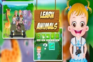 Hình ảnh bé gái cười tươi đứng cạnh bảng hiệu Learn Animals với nhiều con vật xung quanh