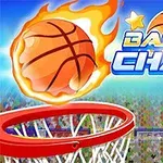 Bóng rổ bốc lửa bay về phía rổ với dòng chữ màu xanh trên nền khán đài đầy màu sắc