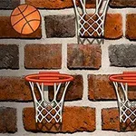 Ba rổ bóng rổ gắn trên bức tường gạch với một quả bóng rổ ở góc trái phía trên