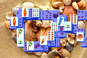 Các mảnh ghép màu xanh với hình ảnh bãi biển và vỏ sò được sắp xếp trên nền cát và vỏ sò biển