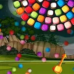 Nhiều viên kẹo nhiều màu sắc sắp xếp trên nền cảnh núi rừng vào ban đêm, với mũi tên nhắm tới mục tiêu ở dưới cùng