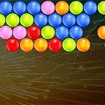 Các quả bóng nhiều màu sắc xếp thành hàng trên nền tối với hiệu ứng ánh sáng