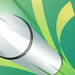 Viên đạn bạc với ánh sáng lấp lánh trên nền xanh lá cây và vàng