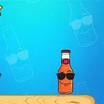 Hai chai nước mát đội kính râm đứng trên bàn gỗ với ngôi sao ở phía trên