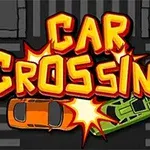 Chữ Car Crossing màu vàng nổi bật trên nền một vụ va chạm giữa hai chiếc xe, một màu cam và một màu xanh lá, trên đường phố