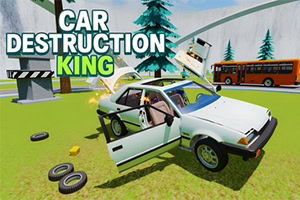 Xe sedan trắng hư hỏng với cửa mở trên bãi cỏ, phía sau có xe buýt đỏ và dòng chữ Car Destruction King
