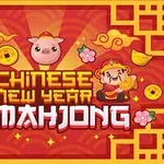 Hình ảnh có nền màu đỏ với một chú lợn hồng, bông hoa đào, đồng tiền vàng, pháo đỏ và một em bé cầm đồng tiền, cùng dòng chữ màu vàng trên cùng và chữ trắng ở dưới