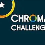 Logo với chữ Chroma Challenge ở giữa, xung quanh là các vòng tròn màu sắc và ngôi sao trắng trên nền xanh đậm