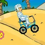 Hai nhân vật hoạt hình đạp xe trên cát trong sa mạc với cây cọ xung quanh, một người mặc đồ hề và người kia trong trang phục xanh trắng