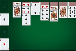 Bàn cờ bài trên nền xanh với các quân bài xếp chồng và lật ngửa