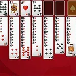 Bộ bài xếp theo từng cột với nền màu đỏ