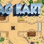Đường đua kart sa mạc với chữ Drag Kart lớn trên nền cát với các chướng ngại vật và cây cối xung quanh
