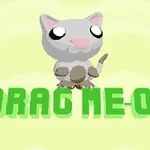 Một con mèo hoạt hình với hình dạng đơn giản đứng trên dòng chữ DRAG ME-OW màu xanh lá trên nền màu vàng nhạt