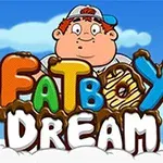 Cậu bé mũm mĩm đội mũ đứng phía trên logo đầy màu sắc với chữ Fatboy Dream trên nền trời xanh có mây