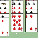 Bộ bài được xếp thành nhiều cột với các quân bài bích, rô, cơ và tép trên nền xanh