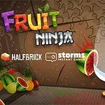 Nhân vật mặc trang phục ninja đang cắt đôi quả dưa hấu với nền đầy màu sắc và nhiều loại trái cây khác nhau
