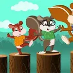 Ba chú sóc hoạt hình mặc áo màu sắc đang đi trên các cọc gỗ trong rừng