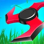 Phi tiêu ninja màu đỏ và đen trên nền trời xanh và cỏ xanh