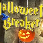 Chữ Halloween Breaker màu vàng nổi bật trên nền tối với hình ảnh bí ngô phát sáng và đèn lồng