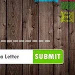 Nền gỗ với hộp nhập liệu chữ và nút SUBMIT màu xanh lá
