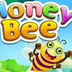 Một chú ong hoạt hình vui vẻ với tổ ong dưới chữ Honey Bee đầy màu sắc, nền là cảnh thiên nhiên
