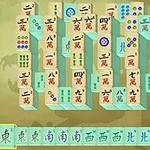 Các quân cờ và ký hiệu trên bàn cờ xếp chồng lên nhau, với một hàng quân cờ khác bên dưới cùng