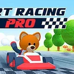 Một chú gấu dễ thương lái xe go-kart trên đường đua với cây xanh xung quanh và dòng chữ trên cùng