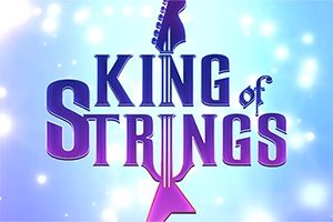 Dòng chữ King of Strings với hình ảnh cây đàn guitar cách điệu nằm trên nền sáng lấp lánh