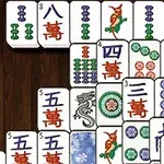 Các quân bài mạt chược được sắp xếp thành các hàng và cột chồng lên nhau