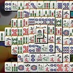 Các quân bài xếp thành hình dạng phức tạp với các ký hiệu và hoa văn màu đỏ, xanh lá cây và xanh dương trên nền tối