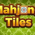 Chữ Mahjong Tiles nổi bật trên nền xanh lá có họa tiết hoa văn trắng