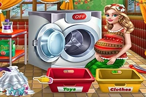 Một người phụ nữ đứng cạnh máy giặt, với hai thùng nhựa ghi Toys và Clothes trên sàn