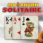 Hình ảnh một chú gà hoạt hình đứng cạnh ba lá bài Tây với nền tiêu đề phía trên