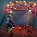 Người lái xe môtô thực hiện động tác trên một cây cầu gỗ với tấm biển Moto Maniac 2 phát sáng ở trên