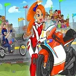 Cô gái mặc đồ đua đứng cạnh xe máy thể thao màu cam, phía xa là hai người đua xe và khán giả đang cổ vũ