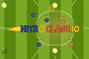 Sân cỏ với quả bóng đang di chuyển và chữ NITROCLASH