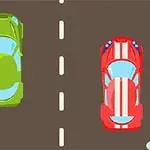 Hai chiếc xe đua màu xanh lá cây và đỏ trên đường nhựa có vạch kẻ trắng