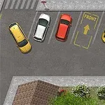 Bãi đỗ xe với các ô tô màu vàng, trắng và đỏ đậu thành hàng gần lối đi bộ, bên cạnh là khu vực cây cỏ xanh mướt
