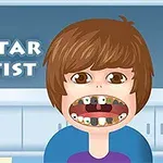 Một nhân vật hoạt hình với miệng mở lớn hiển thị nhiều chiếc răng, đứng trước bảng hiệu ghi Popstar Dentist