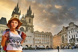 Một phụ nữ đội mũ du lịch đứng trước cảnh quan thành phố với nhà thờ lớn và các tòa nhà kiến trúc cổ điển ở phía xa