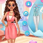 Một cô gái đứng cạnh một tủ chọn trang phục với ba bộ quần áo treo trên móc