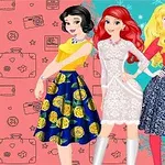 Ba nhân vật hoạt hình nữ với trang phục thời trang đứng trên nền có họa tiết valy du lịch và bông tuyết