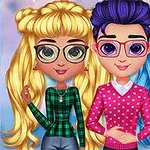 Ba nhân vật hoạt hình đứng cạnh nhau với tóc và trang phục sặc sỡ, gồm một cô gái tóc vàng, một người tóc tím mang kính và một cô gái tóc xanh