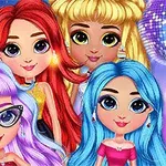 Bốn cô gái với mái tóc màu sắc khác nhau cùng trang phục sặc sỡ đứng trước nền dạ tiệc với bóng đèn disco lấp lánh
