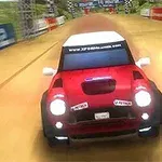 Rally Point 2 Một chiếc xe ô tô đua màu đỏ đang chạy nhanh trên đường đua đất màu vàng, với cờ đuôi nheo ở phía xa