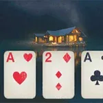 Bốn lá bài gồm Át cơ, 2 rô, Át tép, và Át bích nằm trước hình ảnh một ngôi nhà phát sáng trong đêm
