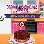 Nhân vật hoạt hình đứng cạnh một chiếc bánh trên bàn trong căn bếp màu hồng, với tựa đề Saras Cooking Class phía trên