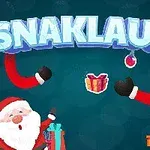 Ông già Noel cầm quà và đồ trang trí bên cạnh cây thông Noel, với chữ SNAKLAUS nổi bật phía trên